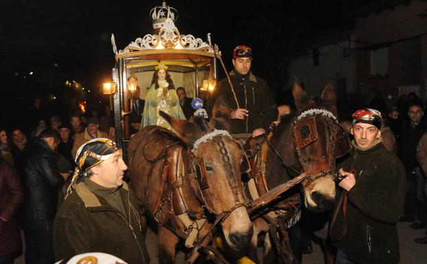 Las procesiones de la Virgen de los Pegotes de Nava del Rey, declaradas de Interés Turístico Nacional
