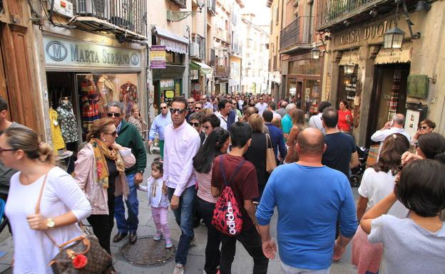 Segovia duplica los turistas en el puente del pilar