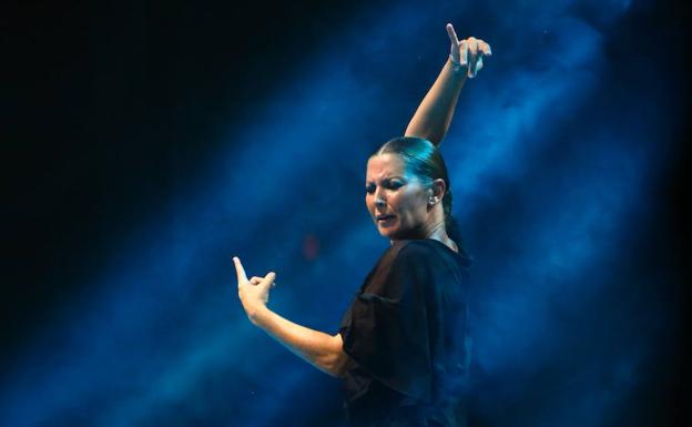 «En el flamenco, cuando bailamos, la sombra significa belleza y no tristeza»