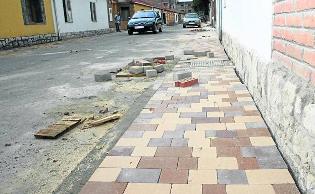 El barrio de San Gil de Cuéllar se rebela contra las obras en tres calles