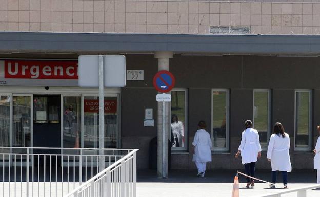 Cumplir la lista de espera quirúrgica requiere un 15% más de médicos