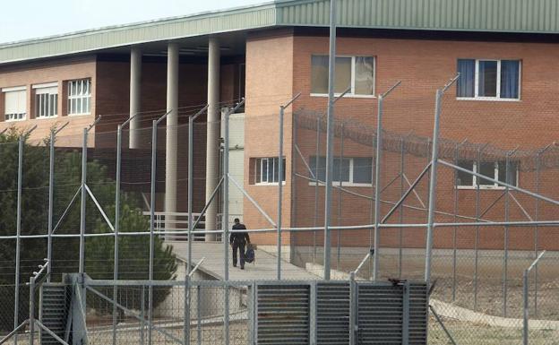 Los funcionarios de los centros penitenciarios preparan seis días de huelga