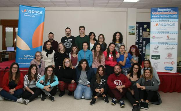 Treinta voluntarios de Aspace hacen piña en la reunión de Cuéllar