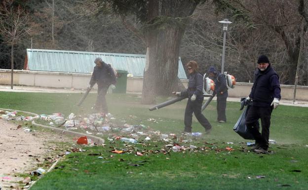 La Policía de Valladolid denuncia a 28 menores por hacer botellón junto al Pisuerga