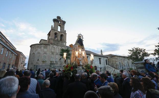 La entrada en clausura de Santa Teresa cierra dos semanas de fiestas en Alba de Tormes