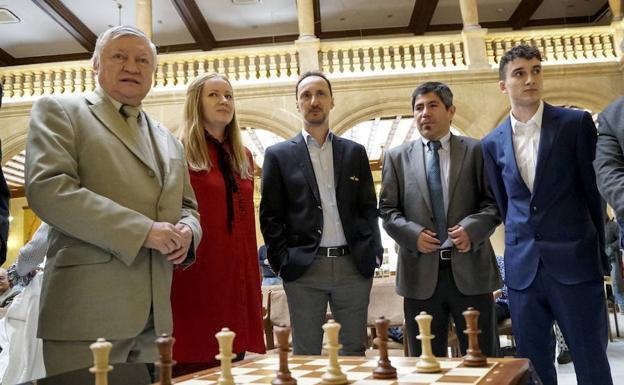 Kárpov y Topalov acuden a la inauguración del 'Festival de Ajedrez VIII Centenario' en Salamanca