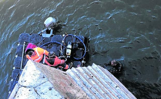 Arranca la inspección subacuática de los cimientos del puente medieval de Tordesillas