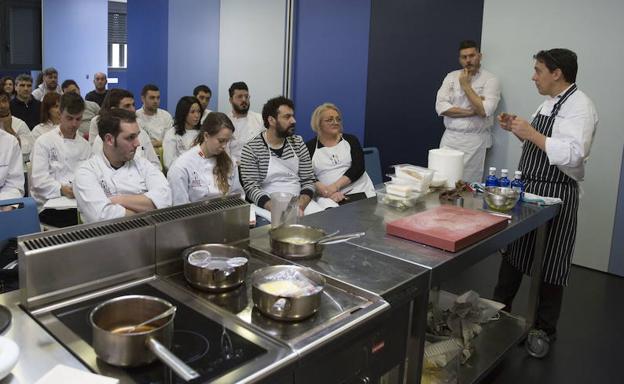 José María Ruiz, Luis del Olmo, la Escuela de Cocina Fernando Pérez y el Ayuntamiento de León, Premios Nacionales de Hostelería