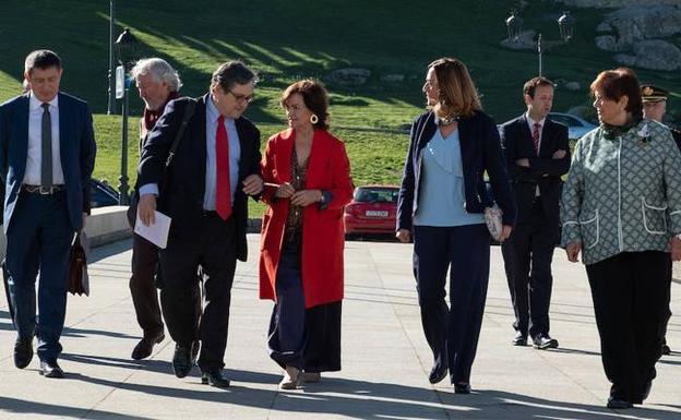 Carmen Calvo: «No seré yo quien tenga miedo a un debate cívico» para reformar la Constitución