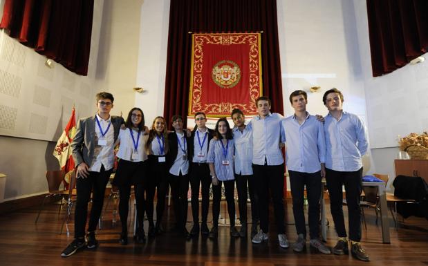 El IES Pinar de la Rubia gana el III Torneo de Debates del Colegio de Economistas
