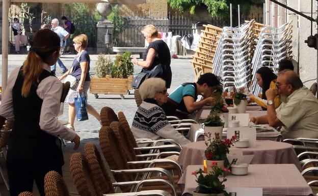 El paro castiga al sector servicios en Segovia con 4.900 ocupados menos en un año