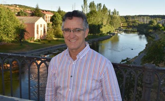 El alcalde de Velilla pide a la portavoz del PSOE que dimita por «su ineptitud»