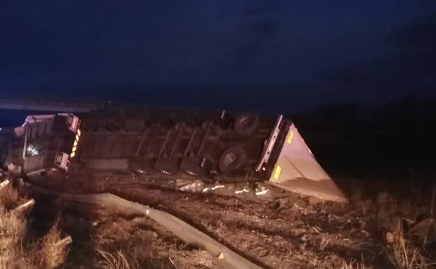 Un herido grave en una colisión entre un turismo y un camión en Cubillas de Santa Marta, en Valladolid