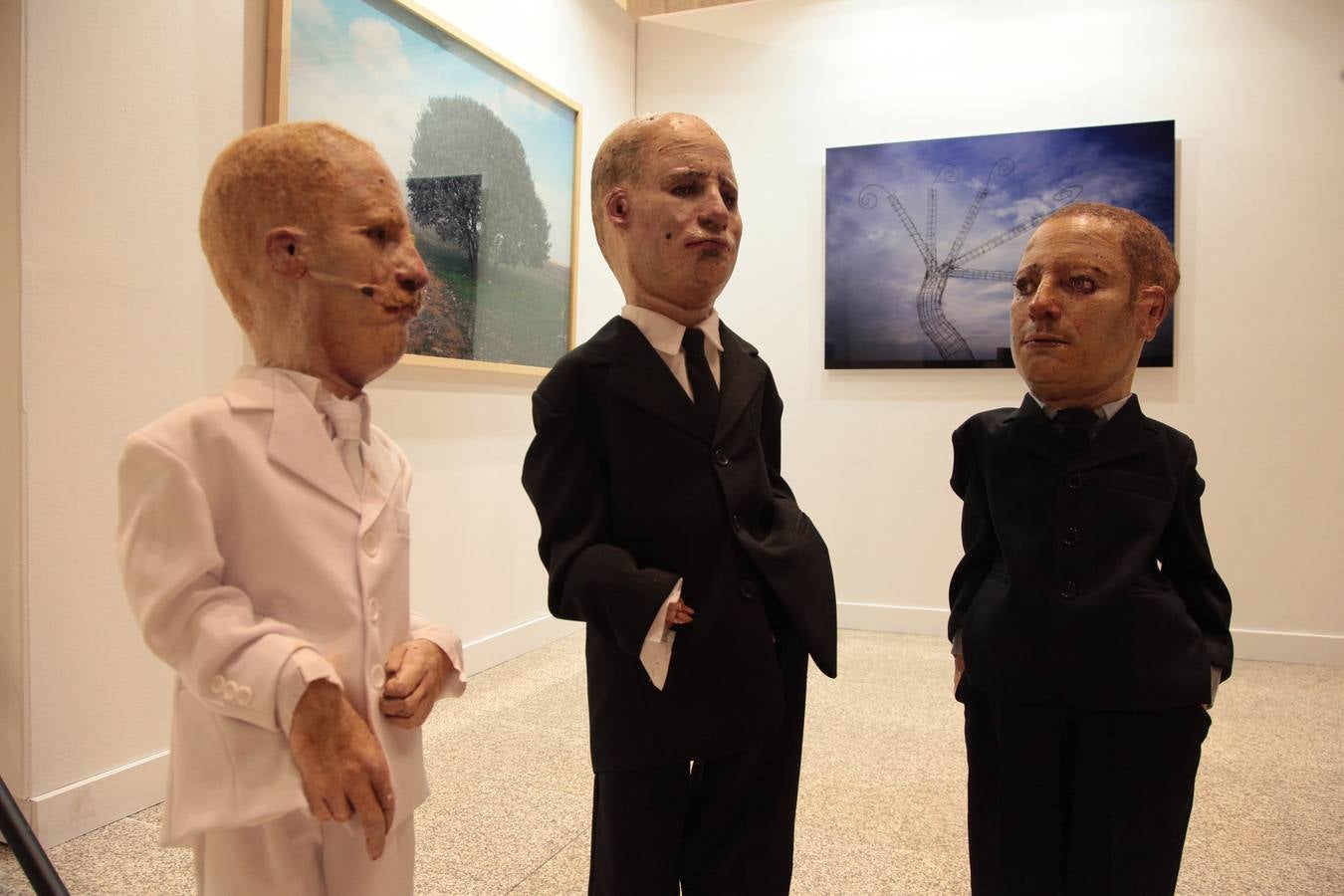 La sede de las Cortes de Castilla y León acoge la exposición 'El presente será memoria'