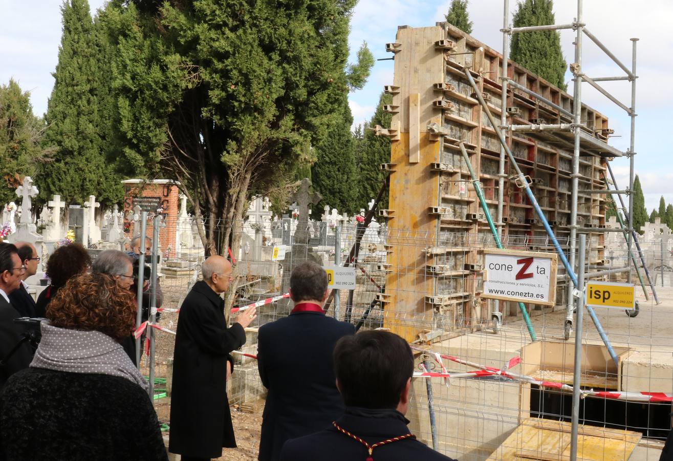 Homenaje a la víctimas del franquismo en el cementerio de El Carmen de Valladolid