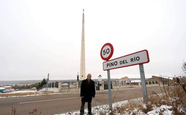 Un amor que mira 45 metros hacia el cielo de Palencia desde hace 25 años