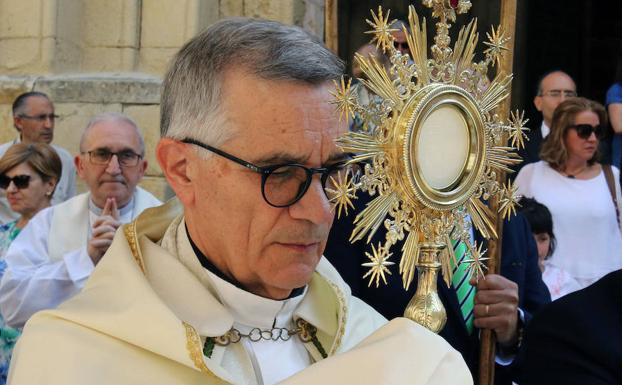 El Obispado pide «respeto» a las creencias ante la polémica por la estatua del diablo