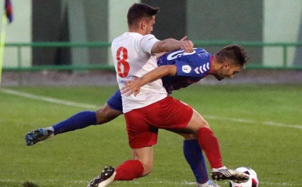 Tres goles de Mika y la Segoviana es más líder