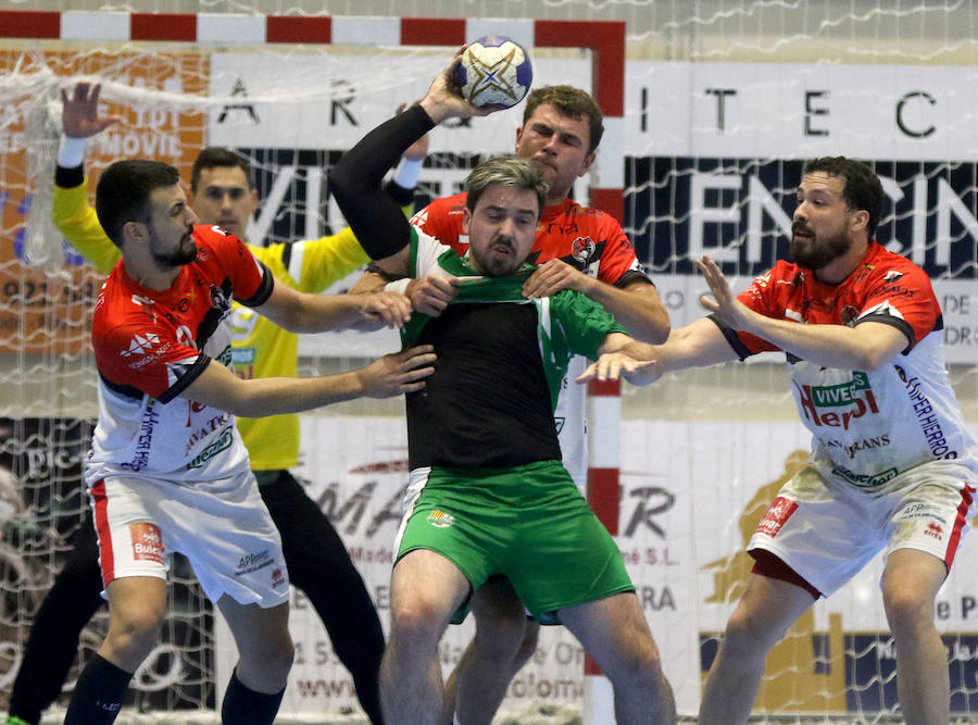 Victoria del Balonmano Nava ante el Handbol Bordils (30-21)