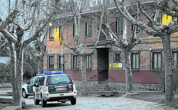 La falta de personal obliga a restringir los horarios de atención en algunos cuarteles