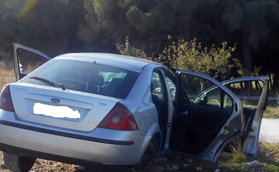 Tres heridos leves tras el vuelco de un vehículo en el camino de Torregutiérrez