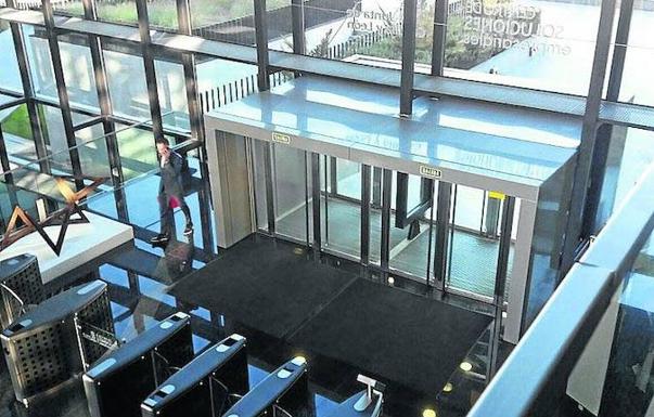 El juez de 'La Perla' rechaza sobreseer la causa contra el ex director financiero de ADE, Francisco Armero