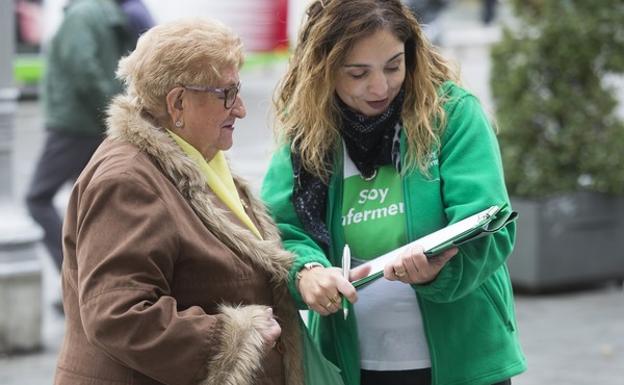Satse recoge firmas para que se garantice por ley un número máximo de pacientes por enfermero