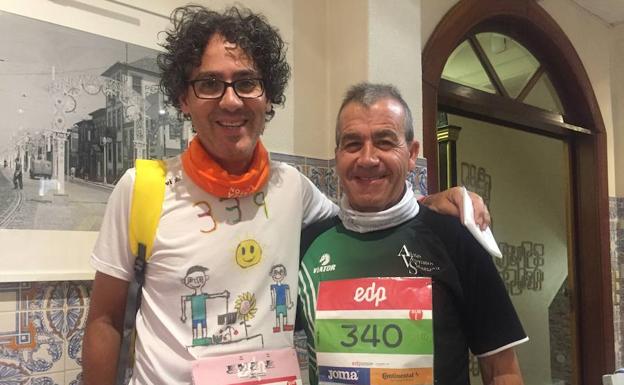 El salmantino Pablo Mollón, con disminución visual, y su guía completan el Maratón de Oporto