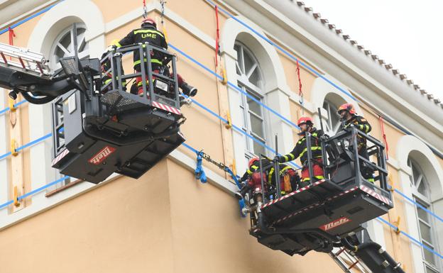 La UME realiza un simulacro en torno a la estabilización de un edificio histórico en Valladolid