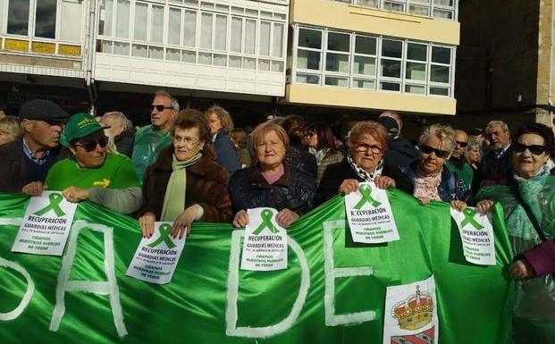 Centenares de vecinos urgen a la Junta a mejorar la sanidad en Palencia