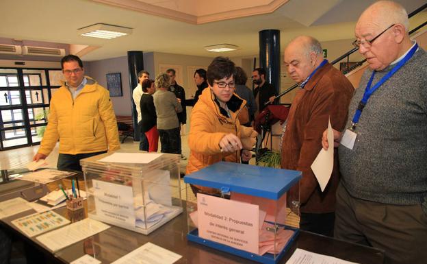 La votación de los presupuestos participativos se desarrolla en medio del interés y la curiosidad