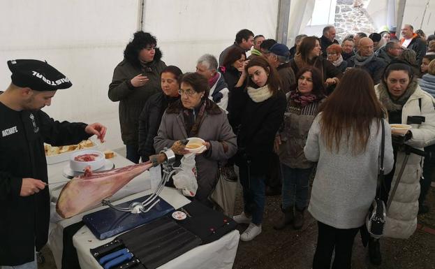 Arranca el calendario de la Fiesta de la Matanza Tradicional en un día lluvioso en Cristóbal