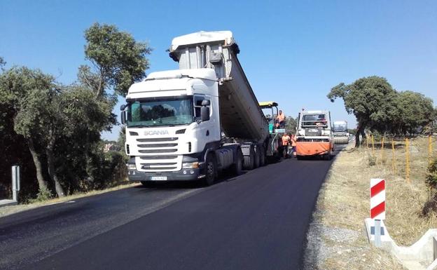 A punto de concluir la mejora de la carretera entre Palacio de Riofrío y La Losa