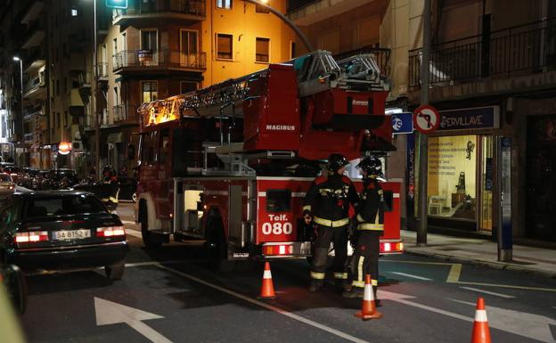 Los bomberos analizan cómo mejorar en la lucha contra incendios en edificios