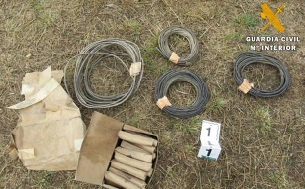 La Guardia Civil destruye 26 cartuchos de dinamita encontrados en una vivienda de Wamba