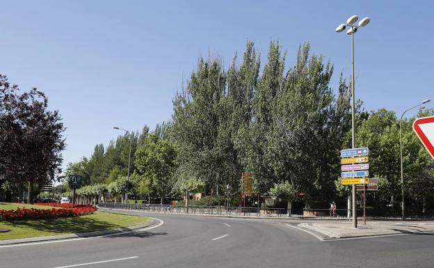 La rotonda de Los Jardinillos se moverá para conectar el parque con la Calle Mayor de Palencia