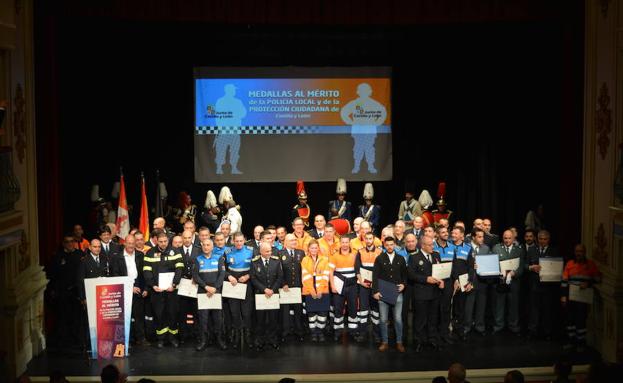 Reconocimiento a profesionales y ciudadanos con las Medallas al Mérito