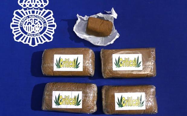 Detenido en Salamanca con cinco envoltorios de resina de hachis en los bolsillos