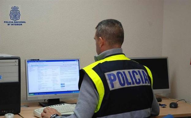 La Policía advierte de que ofrecer contratos de luz y gas mediante visitas a domicilio es ilegal