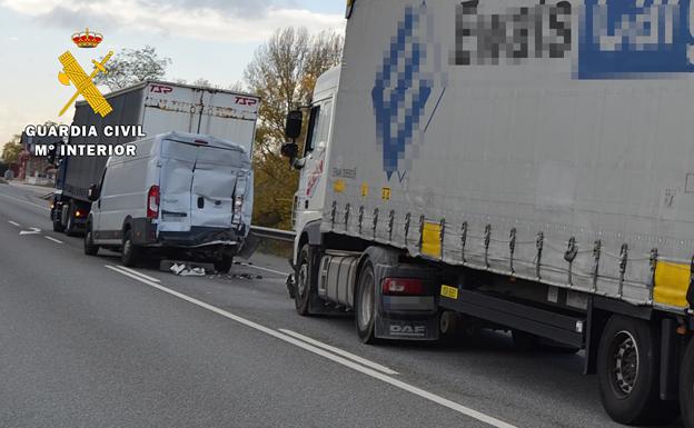 Investigado un camionero por provocar un accidente con una tasa de alcoholemia nueve veces superior a la permitida