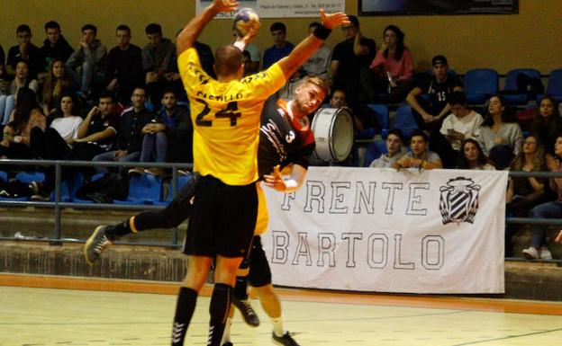 El BM Salamanca empata a cinco segundos del final y alarga su gran racha (25-25)
