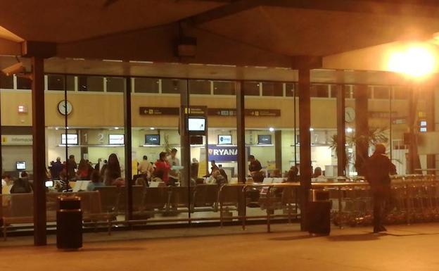 El vuelo Valladolid-Barcelona aterriza «sin incidencias» tras trece horas de retraso