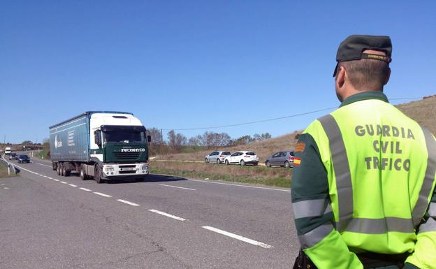 Pleitea por una multa de 200 euros y le condenan a pagar 560 en costas