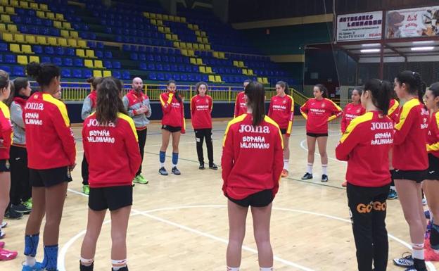 El BM Salamanca cadete femenino se mide esta tarde a la selección nacional promesas en el Río Tormes