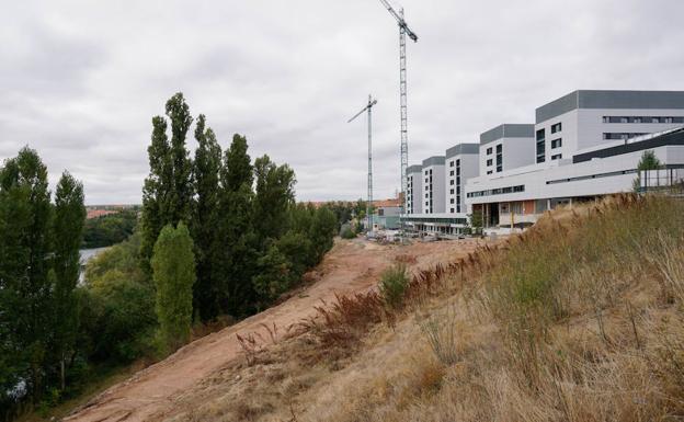 Visto bueno a los pliegos para contratar de nuevo las obras del vial del hospital