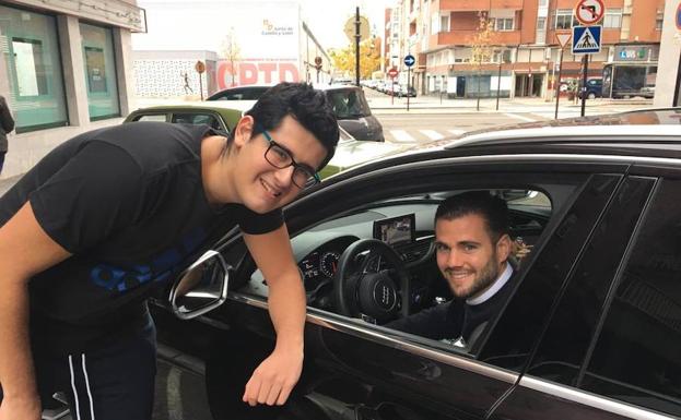 El defensa del Real Madrid Nacho hace parada en Palencia