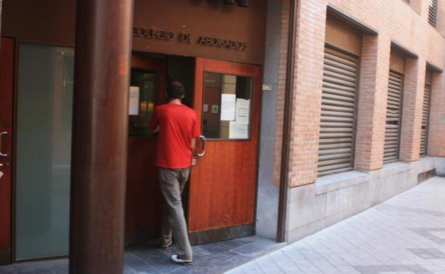 Un abogado se enfrenta a cinco años de cárcel por una presunta estafa a seis clientes