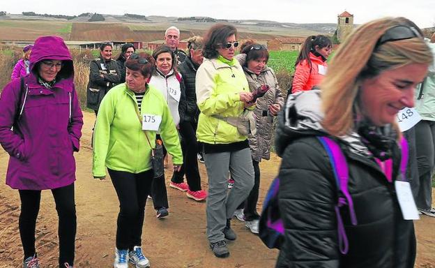 Marcha solidaria en Villasexmir en apoyo a la pequeña Julia