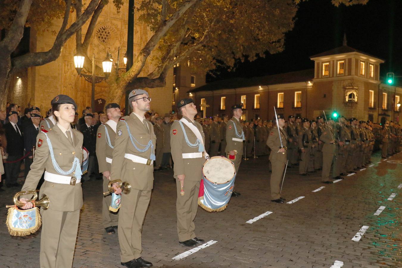 Arriado de la bandera y homenaje a los que dieron su vida por España en el Palacio Real de Valladolid
