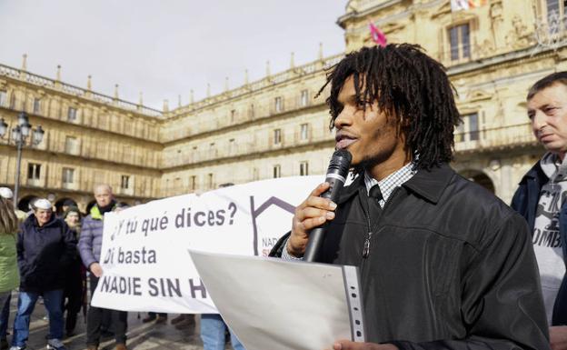 La voz y el rostro de las personas sin hogar cobra vida en un 'flasmob'